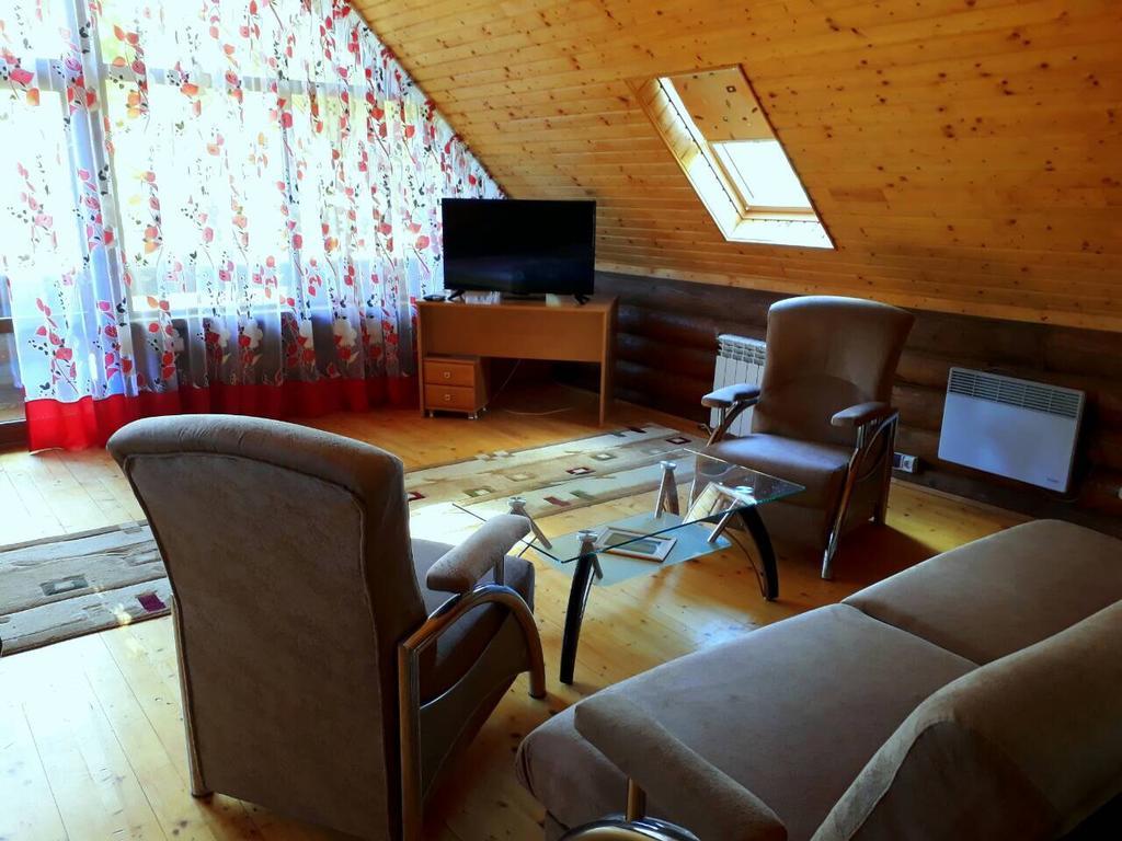Rancho 555 Guest House Ujhorod Exterior foto