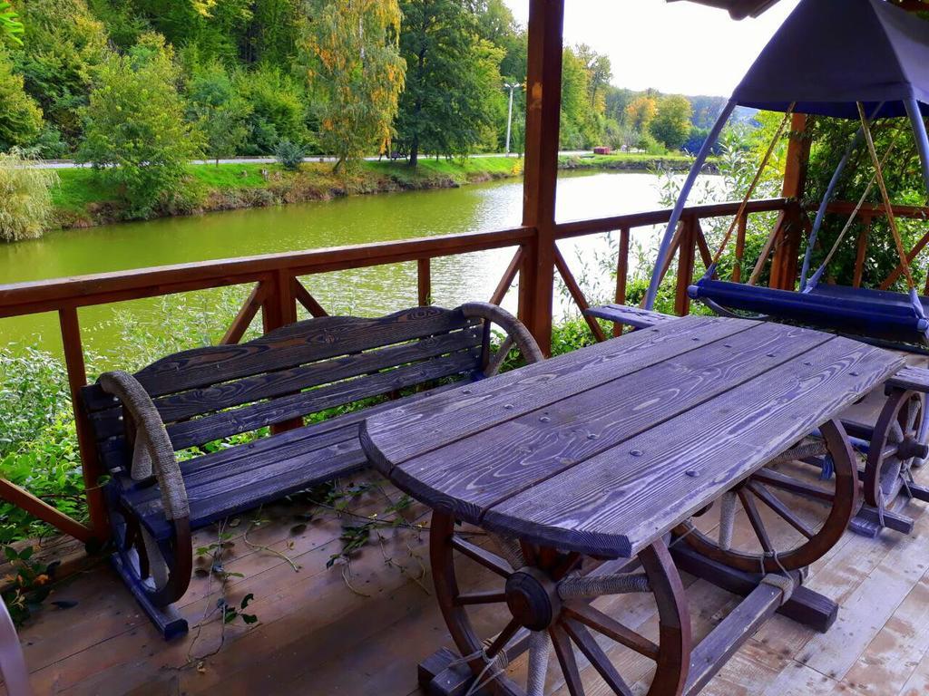 Rancho 555 Guest House Ujhorod Exterior foto